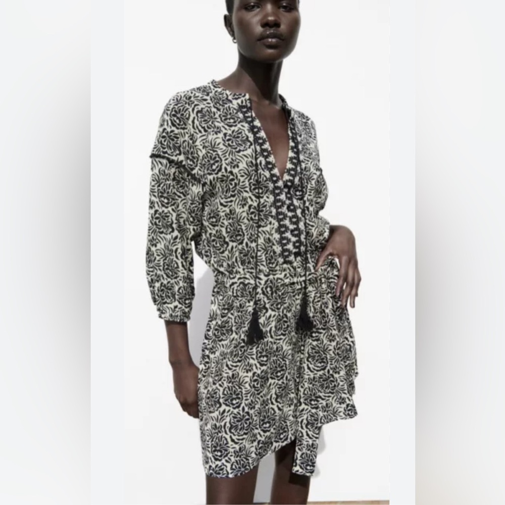 Zara black/white print long sleeve romper size small